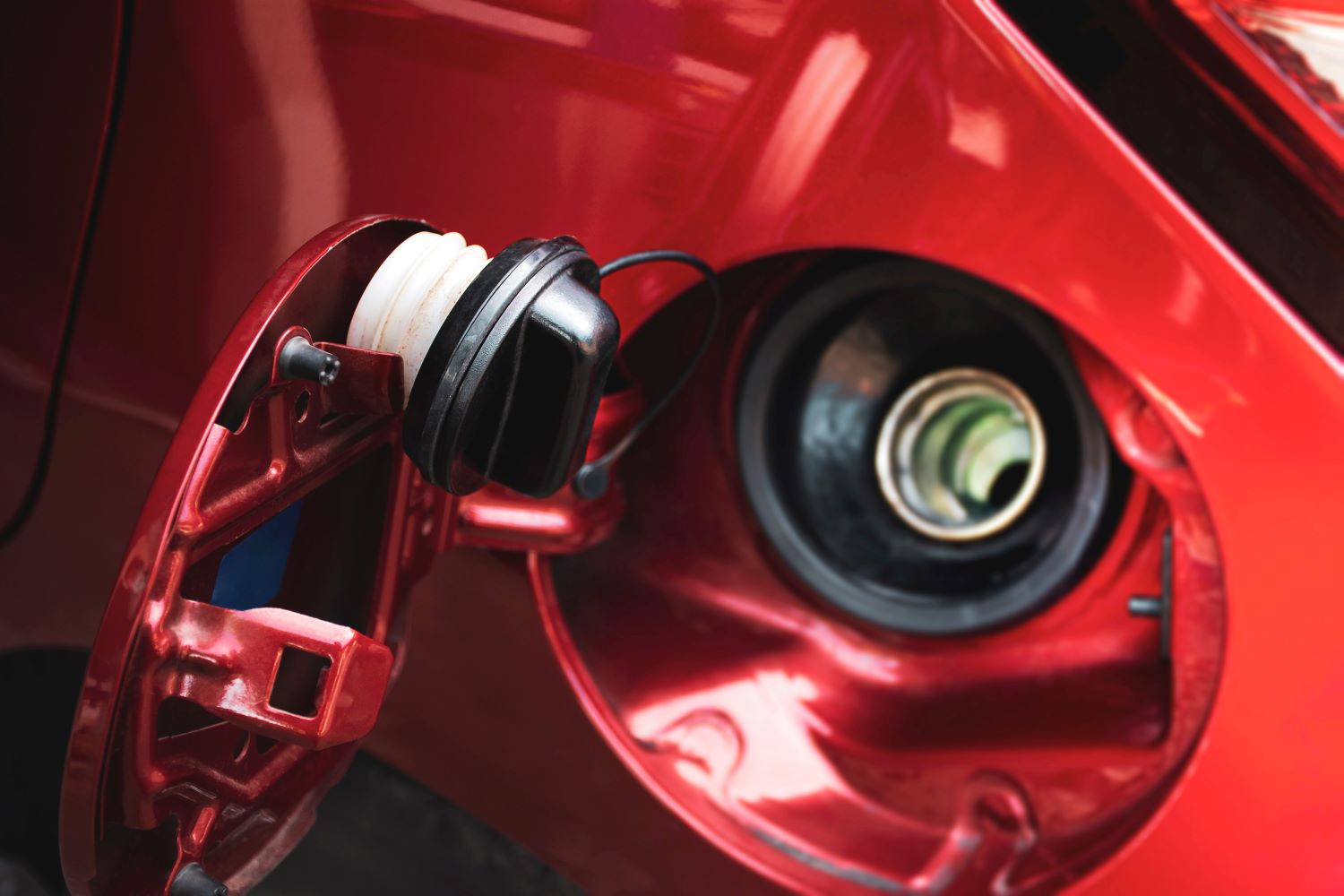 Useful Tips on How To Clean a Gas Tank In The Garage with