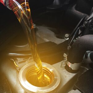 filling engine oil