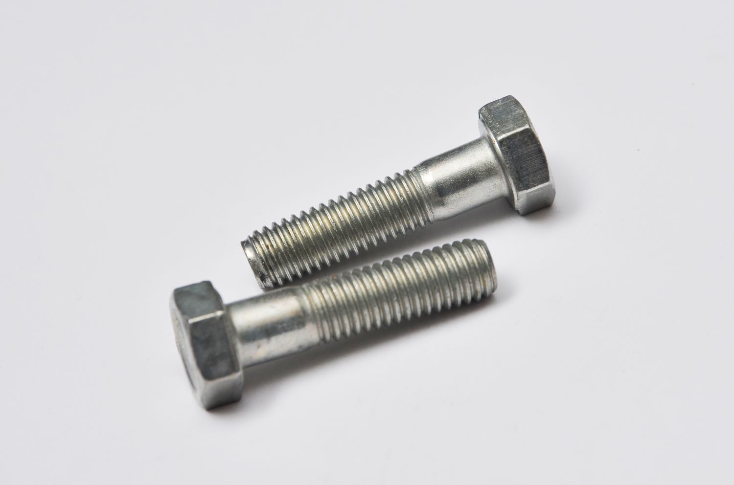 Tips on How To Deal With CrossThreaded Bolts In The Garage with