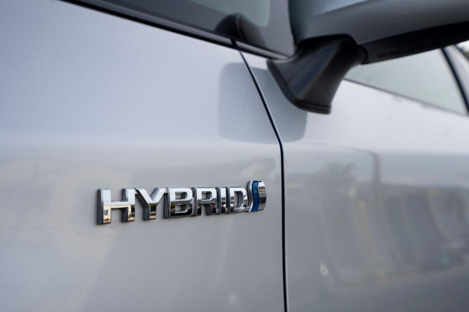 Tips on How to Efficiently Drive a Hybrid In The Garage with
