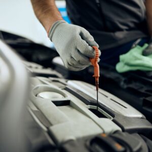 mechanic doing an oil pressure level check