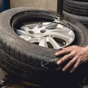 removing automotive car tire from rim