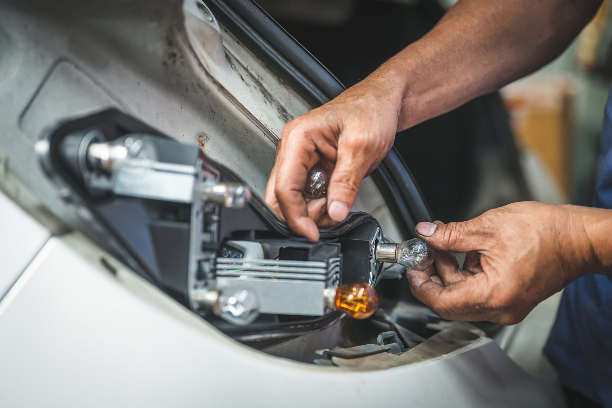 How to Change Rear Turn Signal Bulbs Steps and FAQs In The Garage