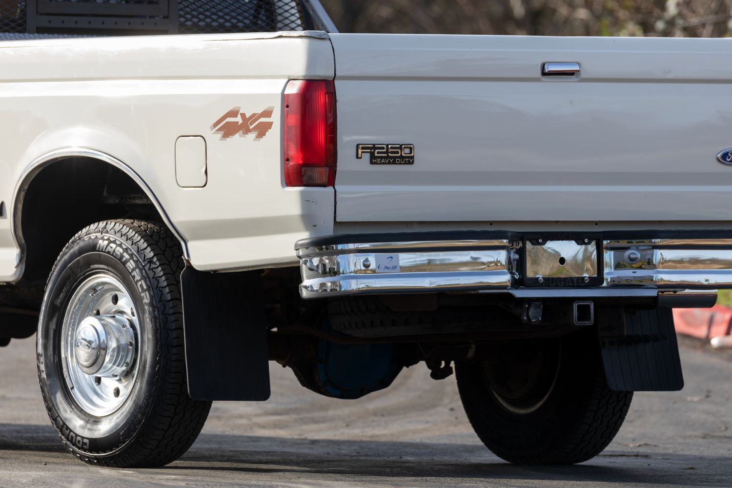 Why Mud Flaps For SemiTrucks Are Necessary In The Garage with