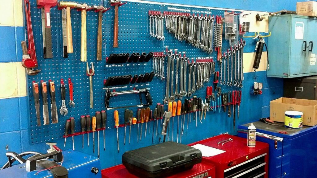 mechanics prevent tools from getting rusty and keeps it organized