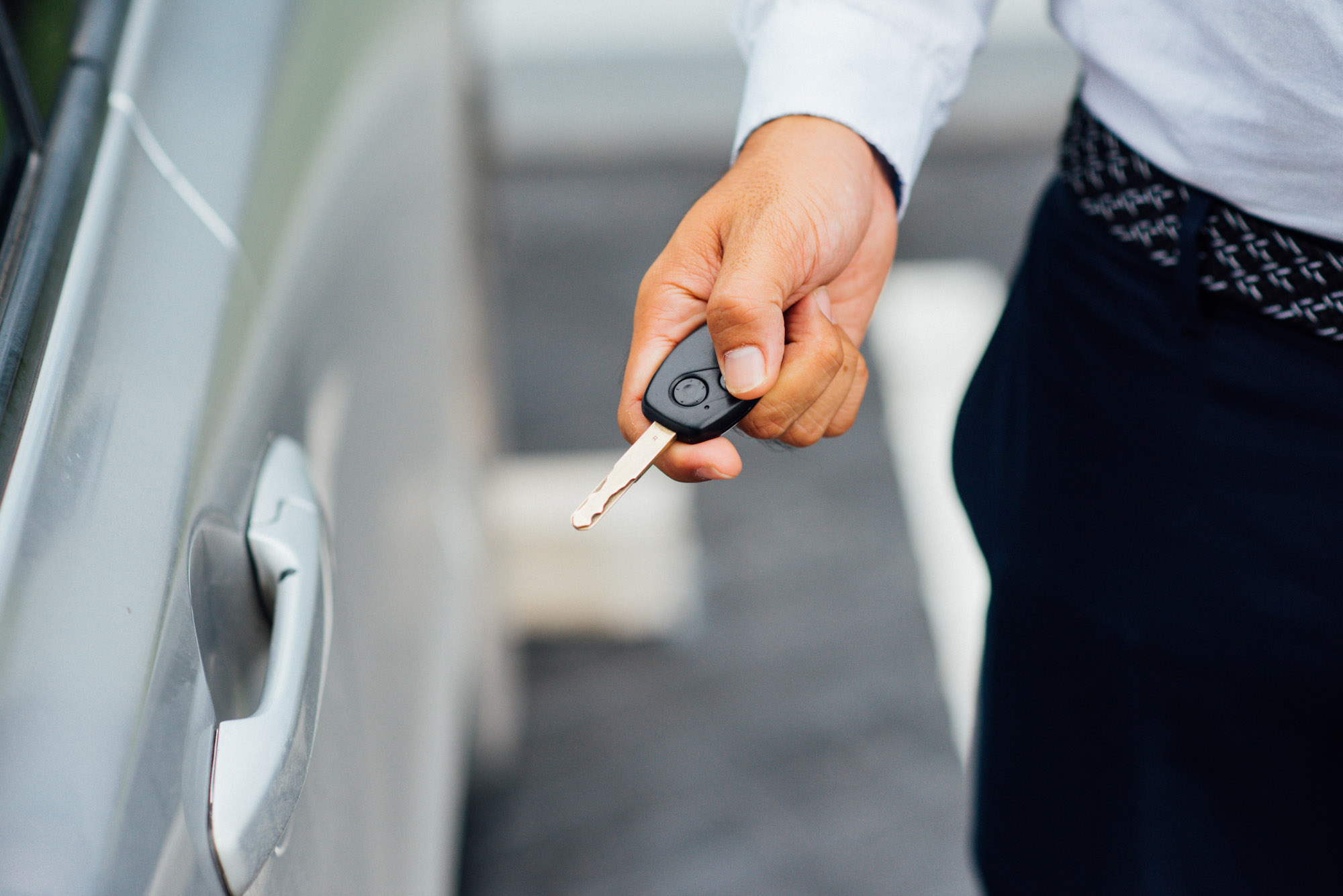 where to hide car spare key