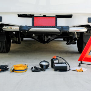 building your own roadside emergency kit