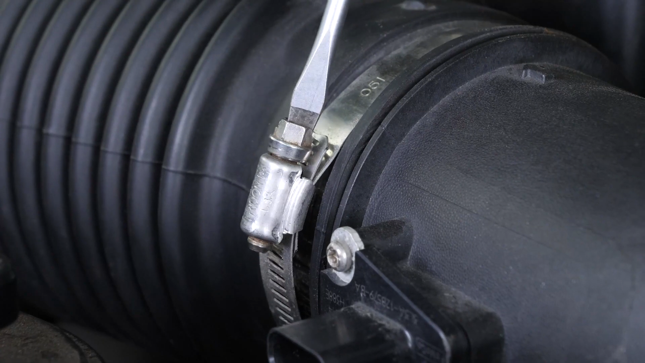 Access the air filter