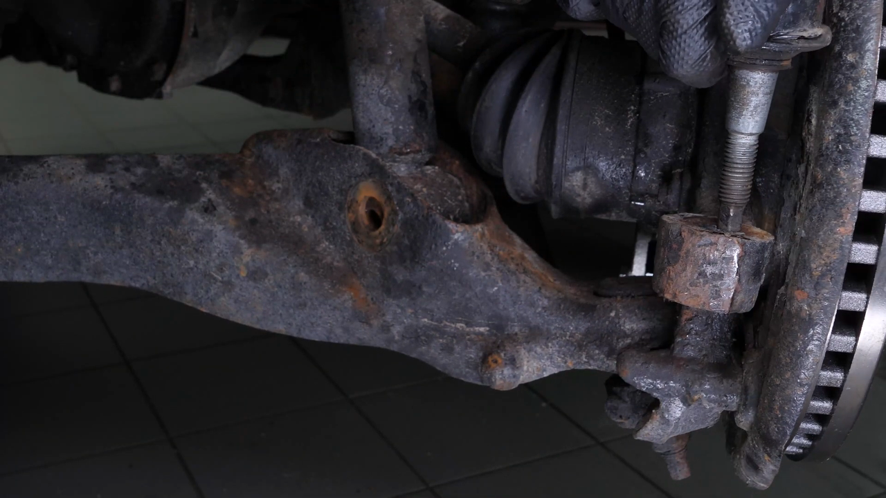 Unscrew the upper control arm ball joint nut