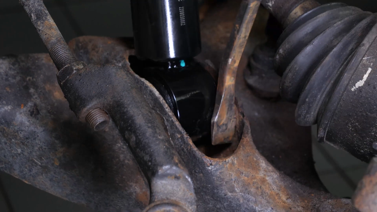 Install the new strut