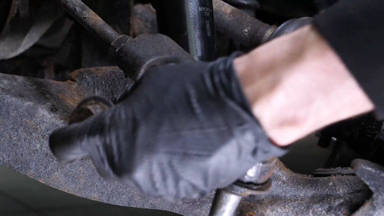 Install the new strut