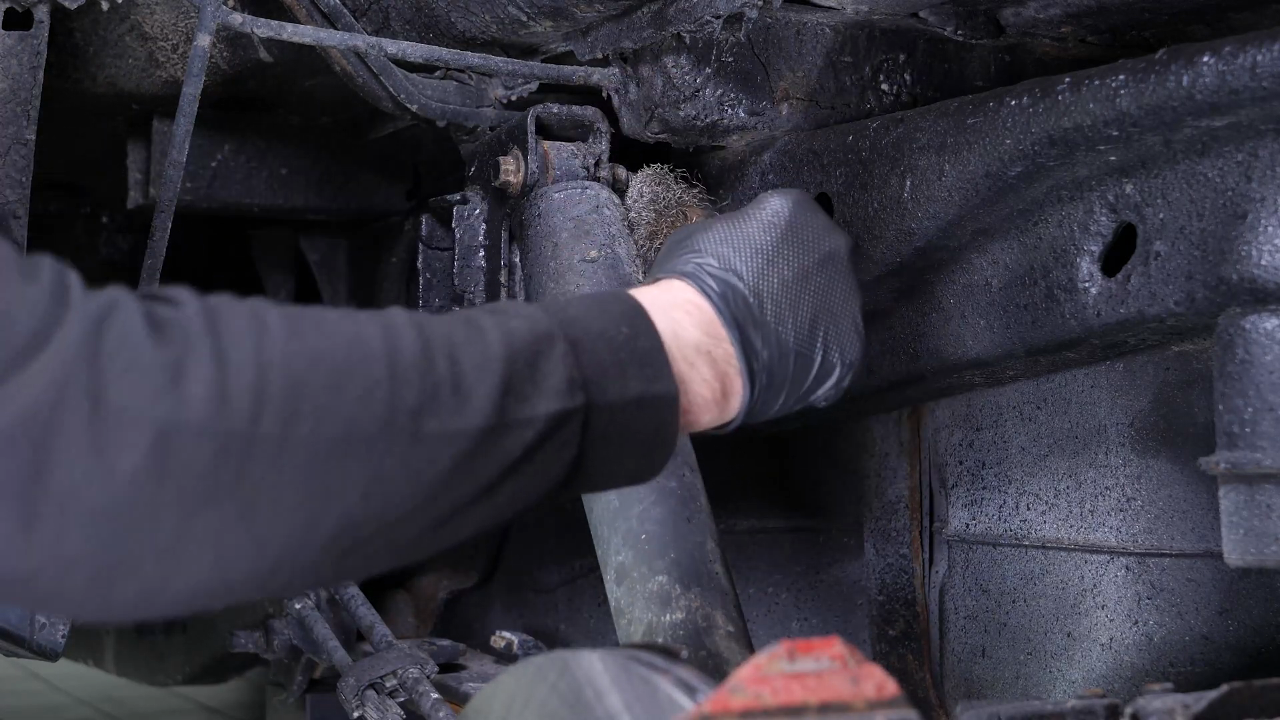 Unscrew the shock absorber heads