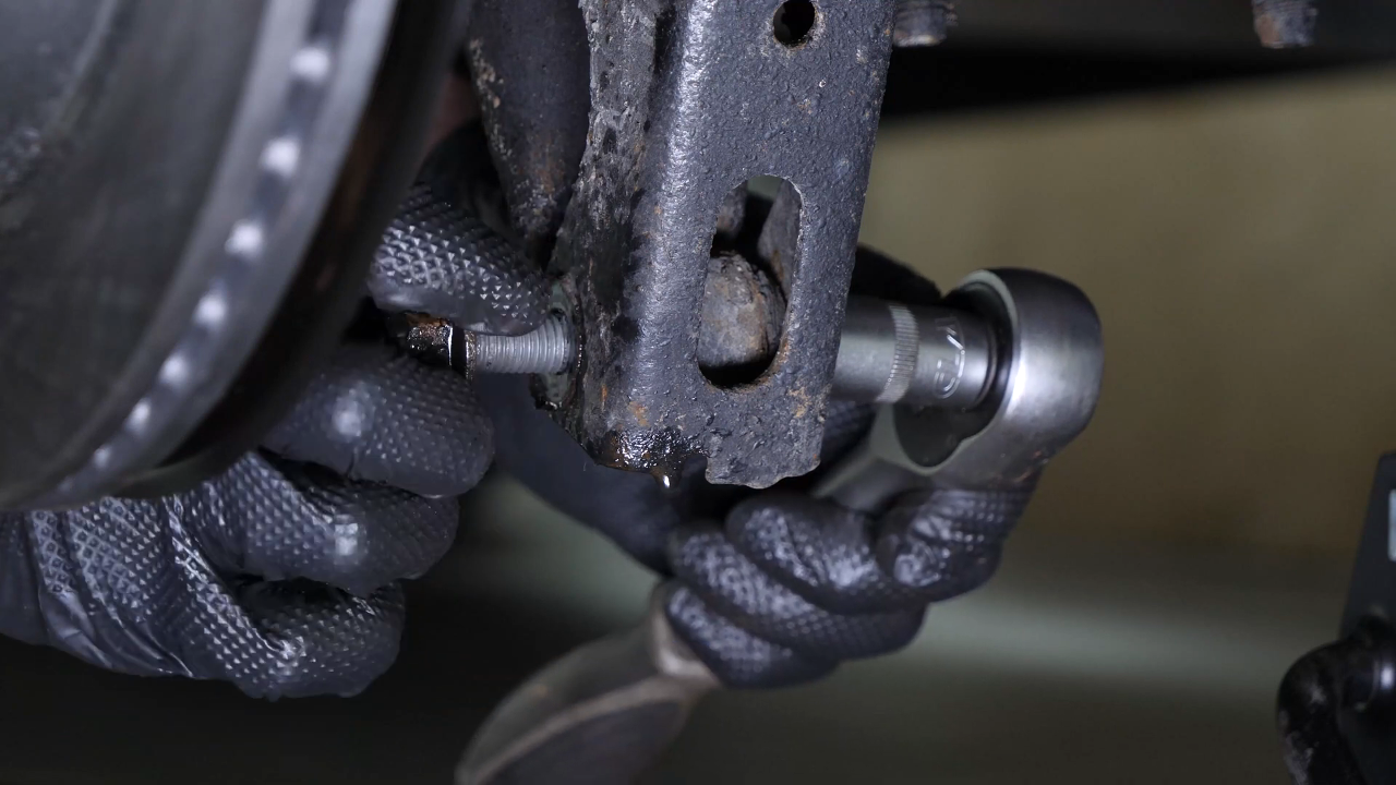 Unscrew the shock absorber foot