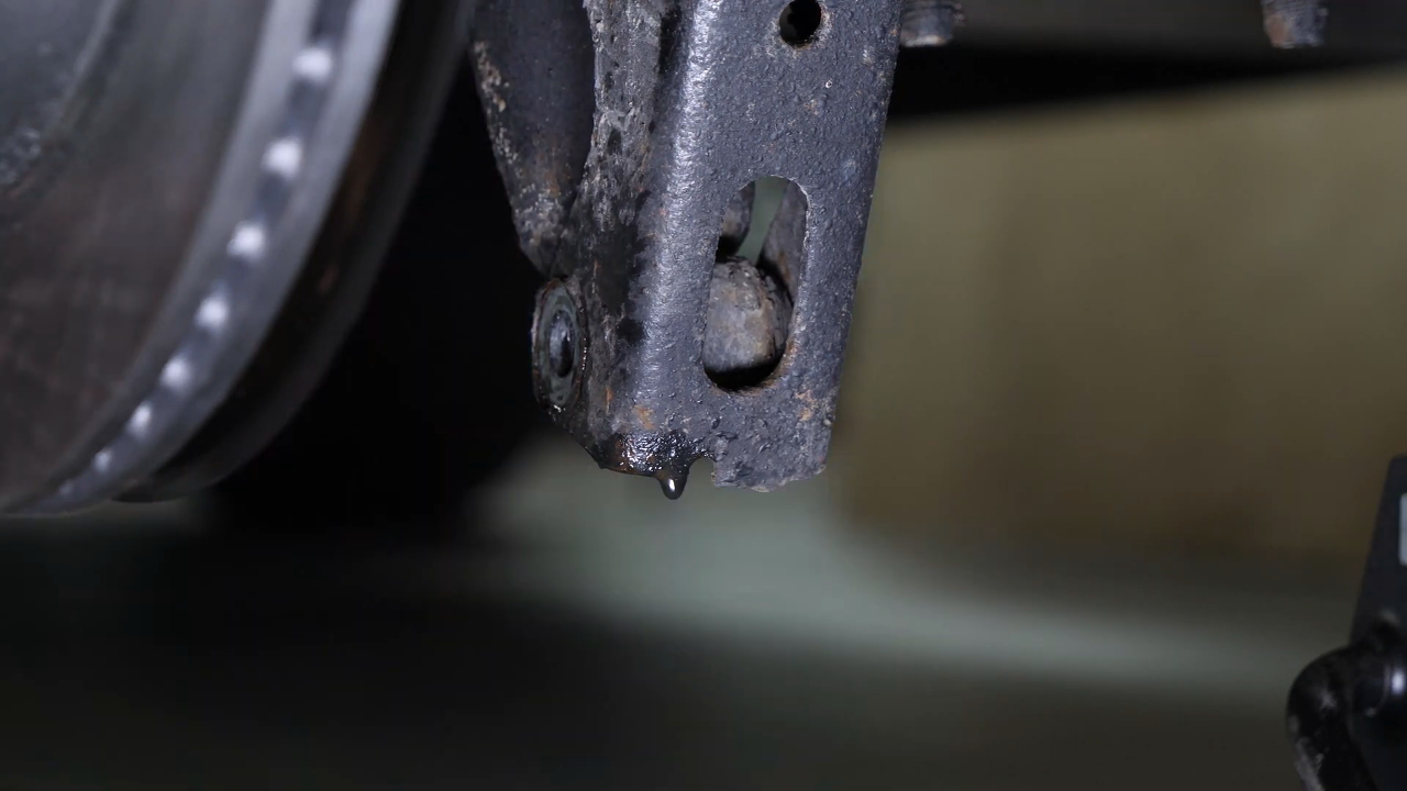 Unscrew the shock absorber foot