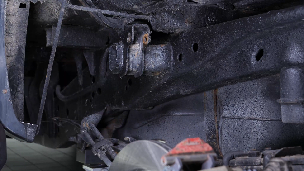 Unscrew the shock absorber foot