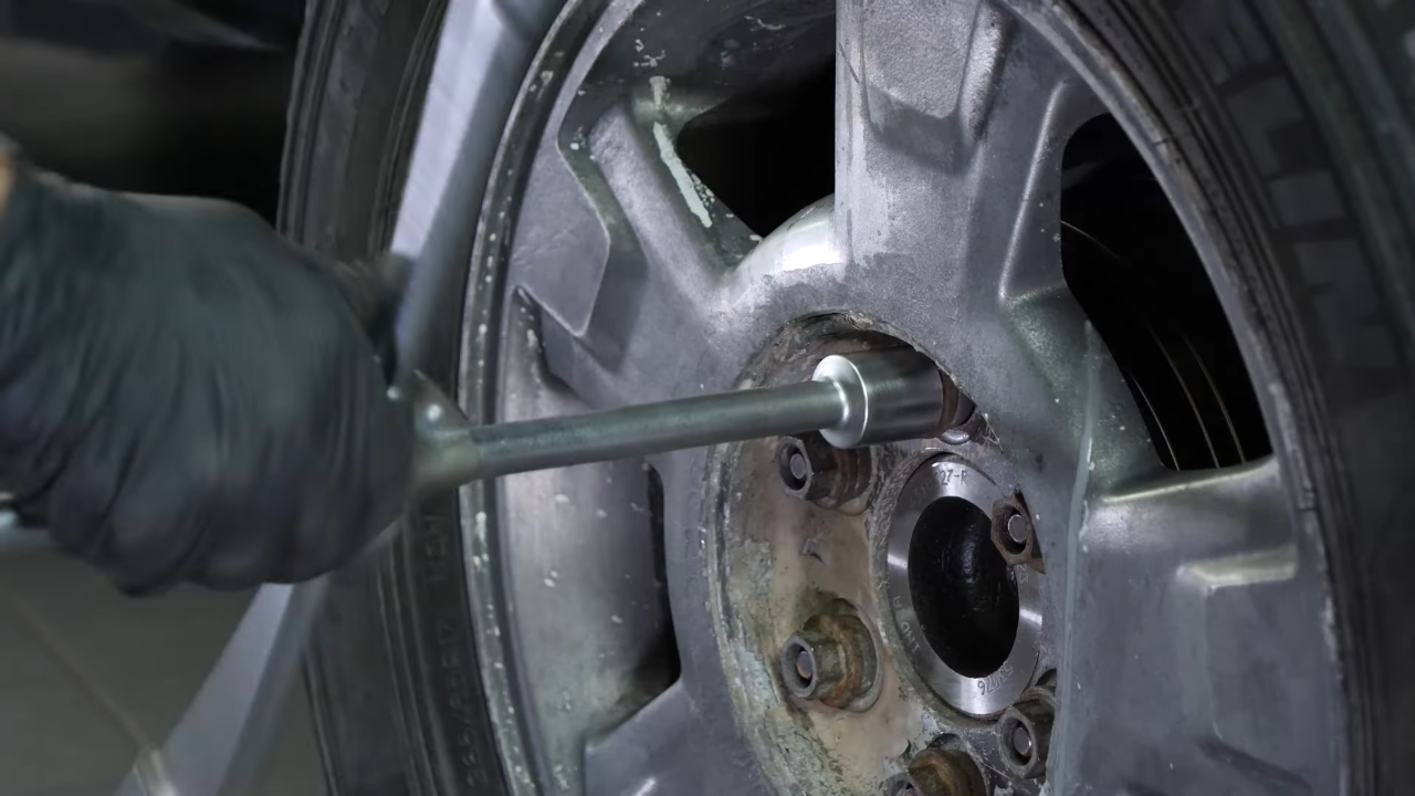 Set the new drum brake up