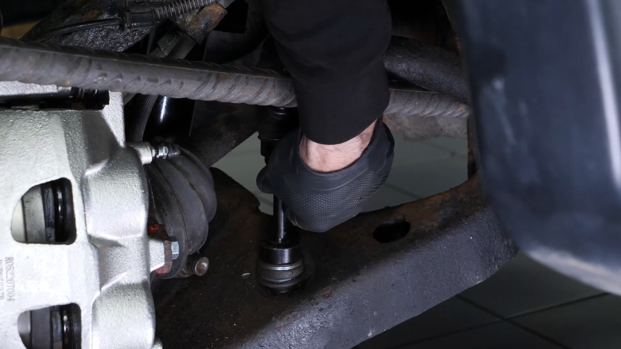 Remove the sway bar end link