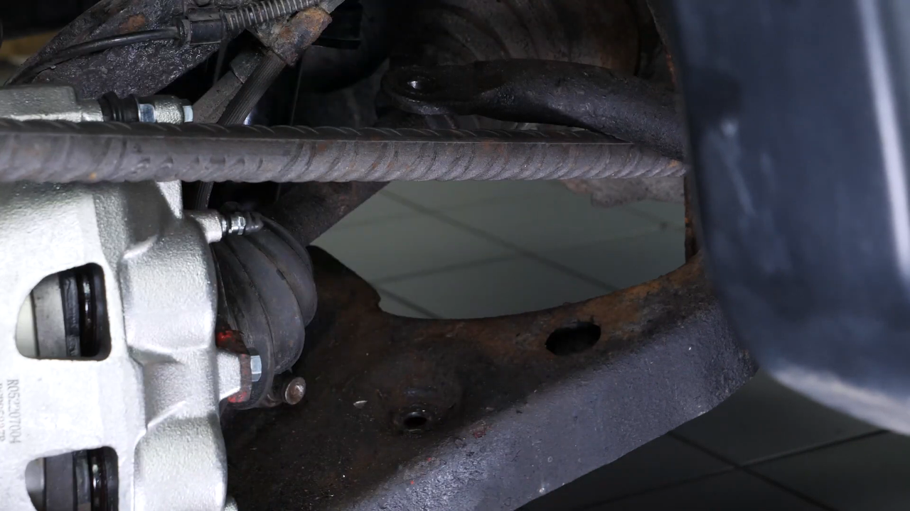 Remove the sway bar end link