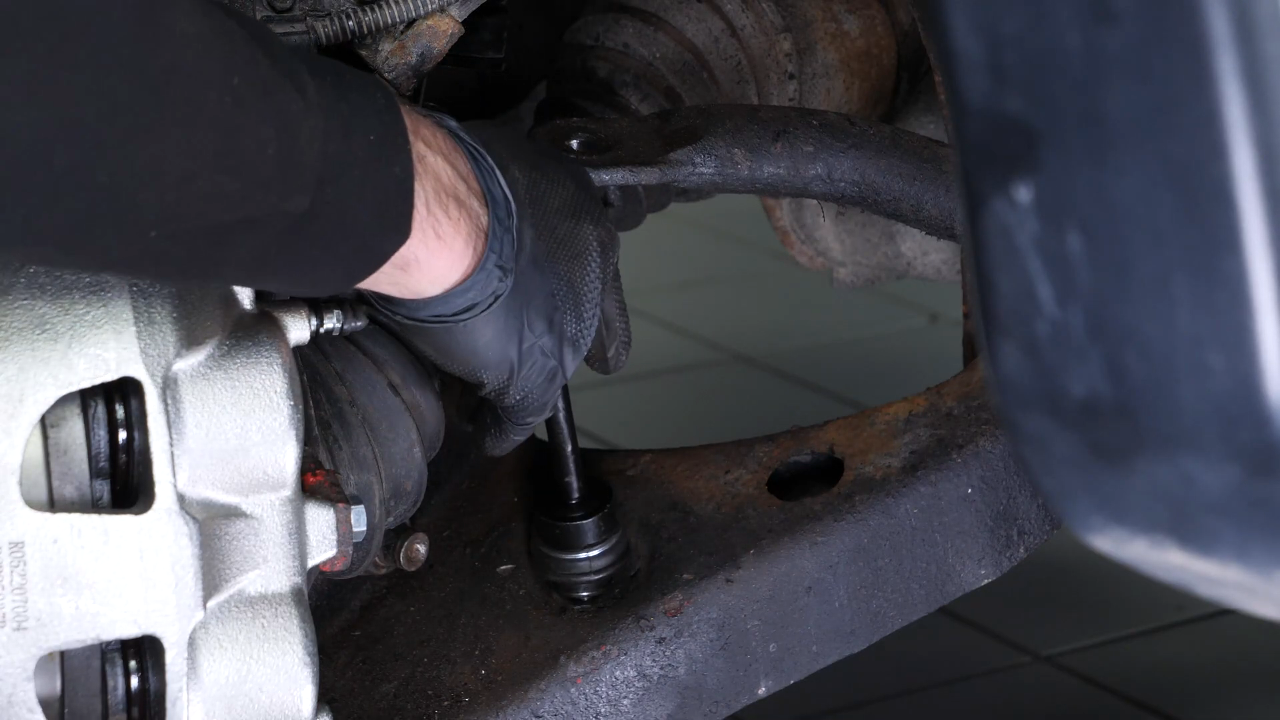 Install the new sway bar end link