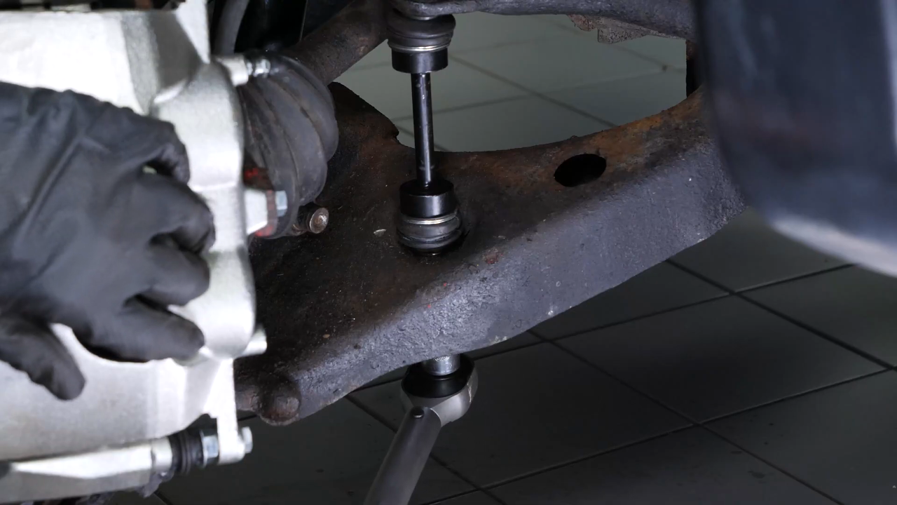 Install the new sway bar end link