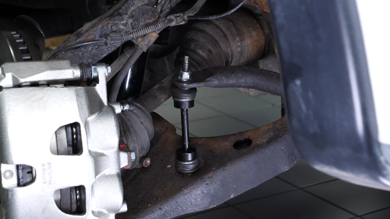 Install the new sway bar end link