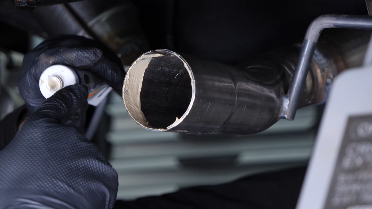 Prepare the installation of the new catalytic converter