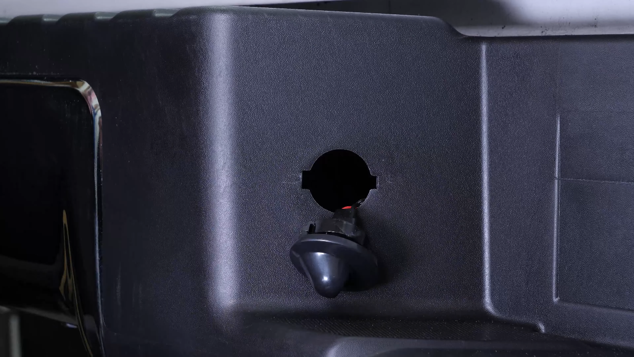 Remove the licence plate lights
