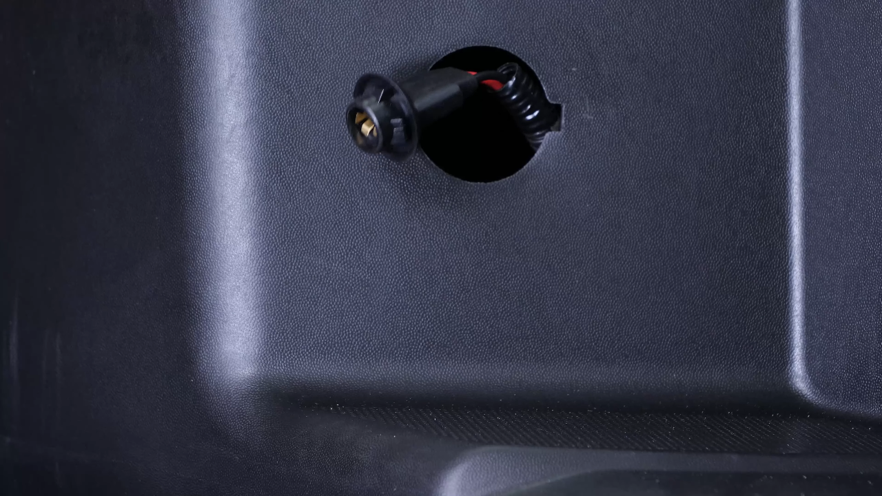 Remove the licence plate lights