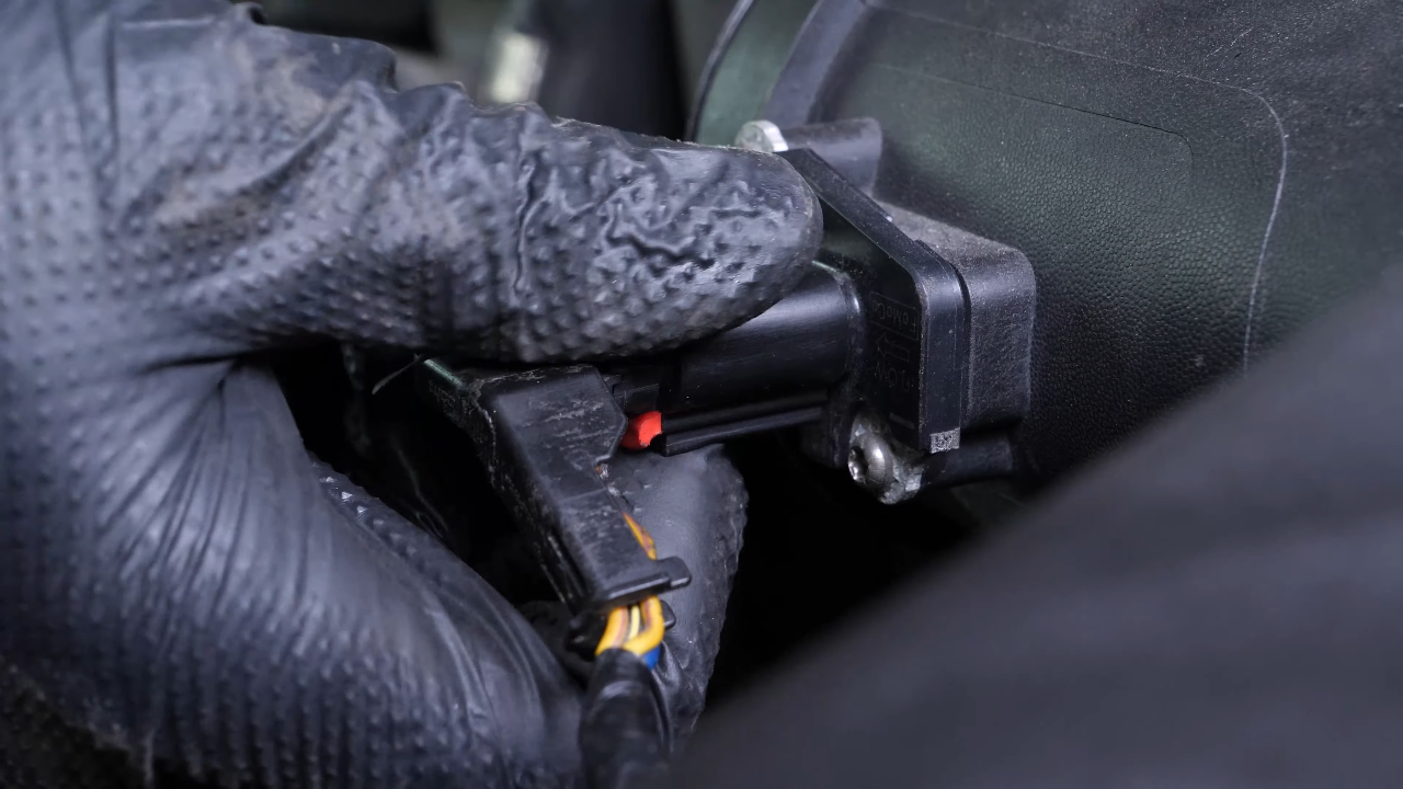Remove the airbox-expansion tank assembly
