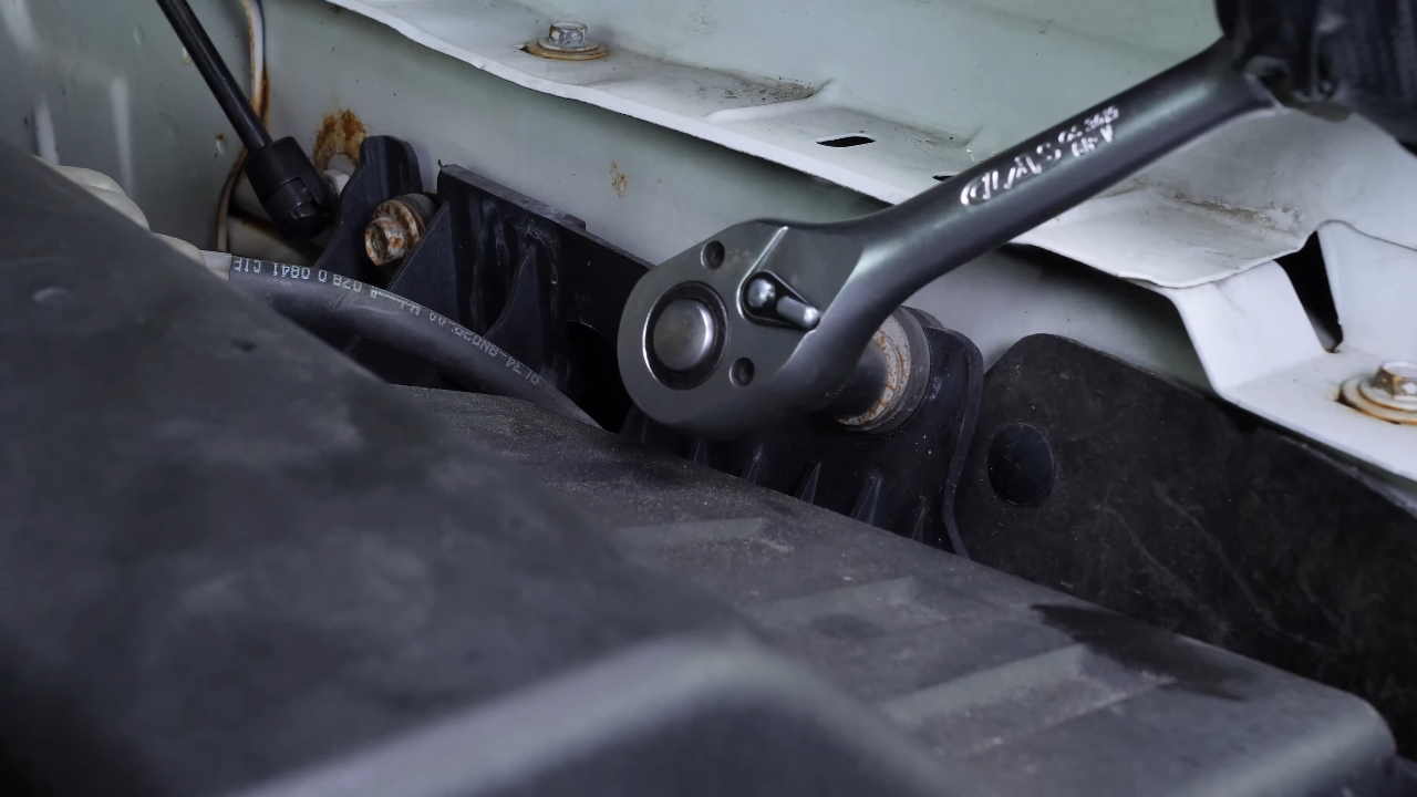 Remove the airbox-expansion tank assembly