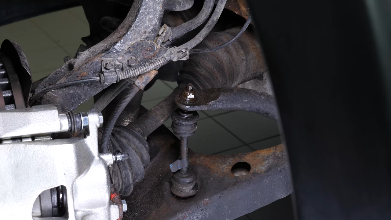 Remove the sway bar end link