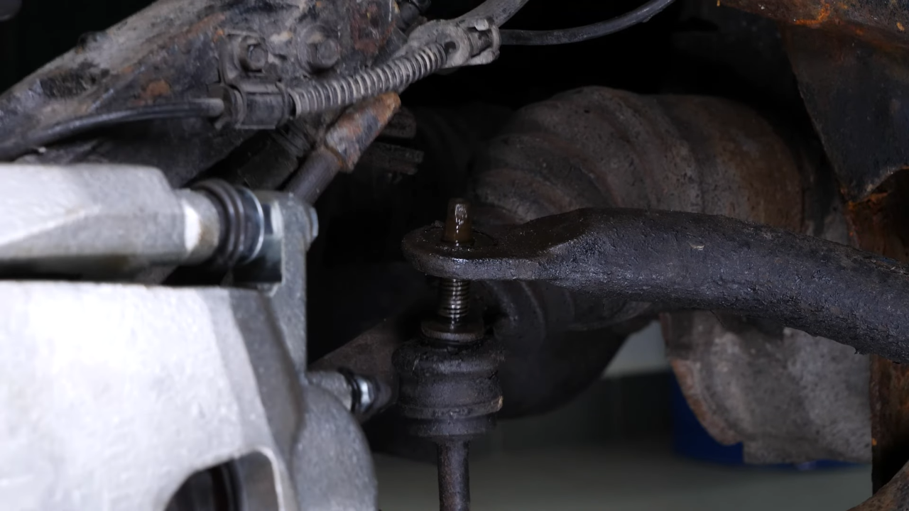 Remove the sway bar end link