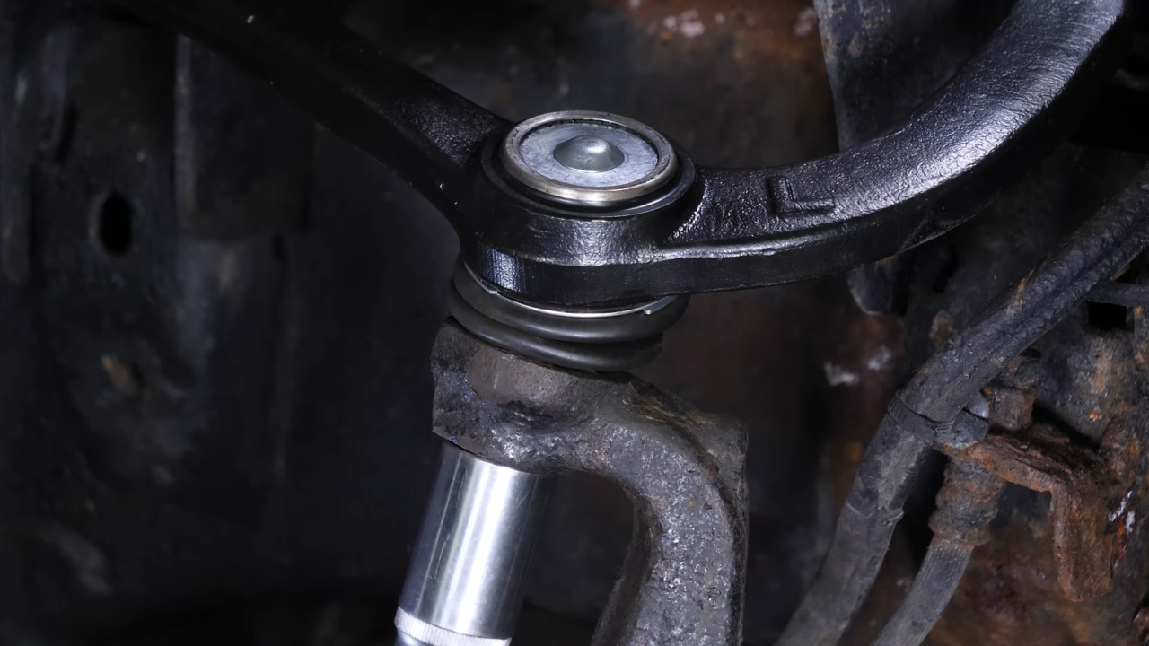 Tip for tightening silent block screws