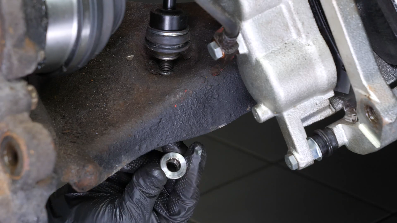 Remove the sway bar end link