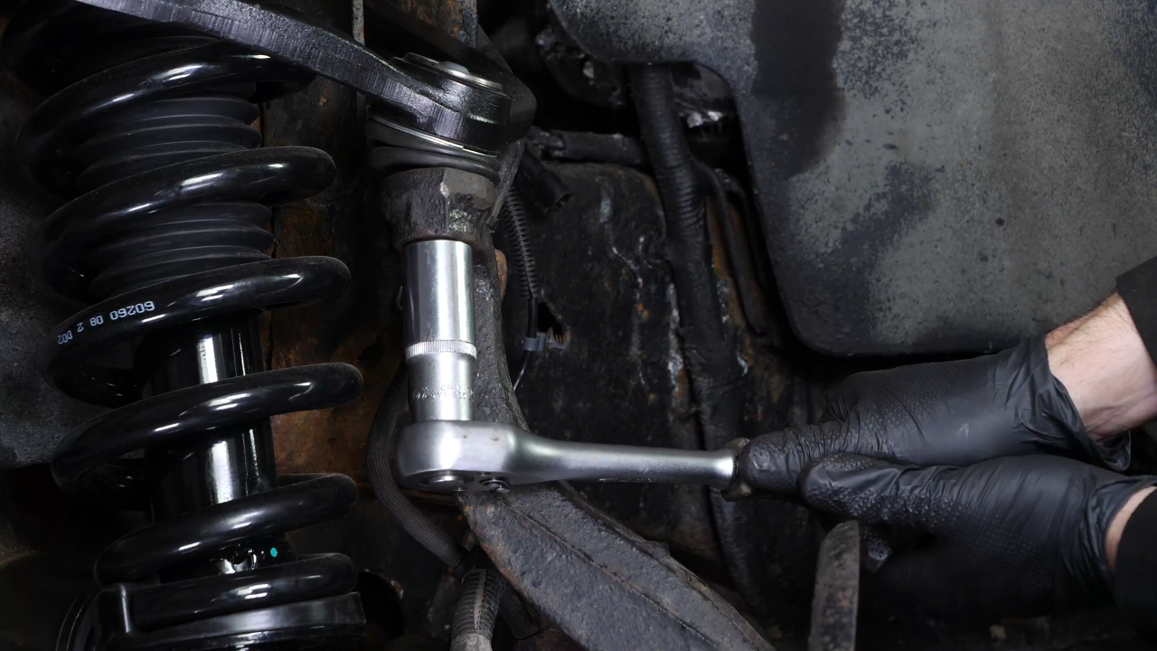 Remove the sway bar end link