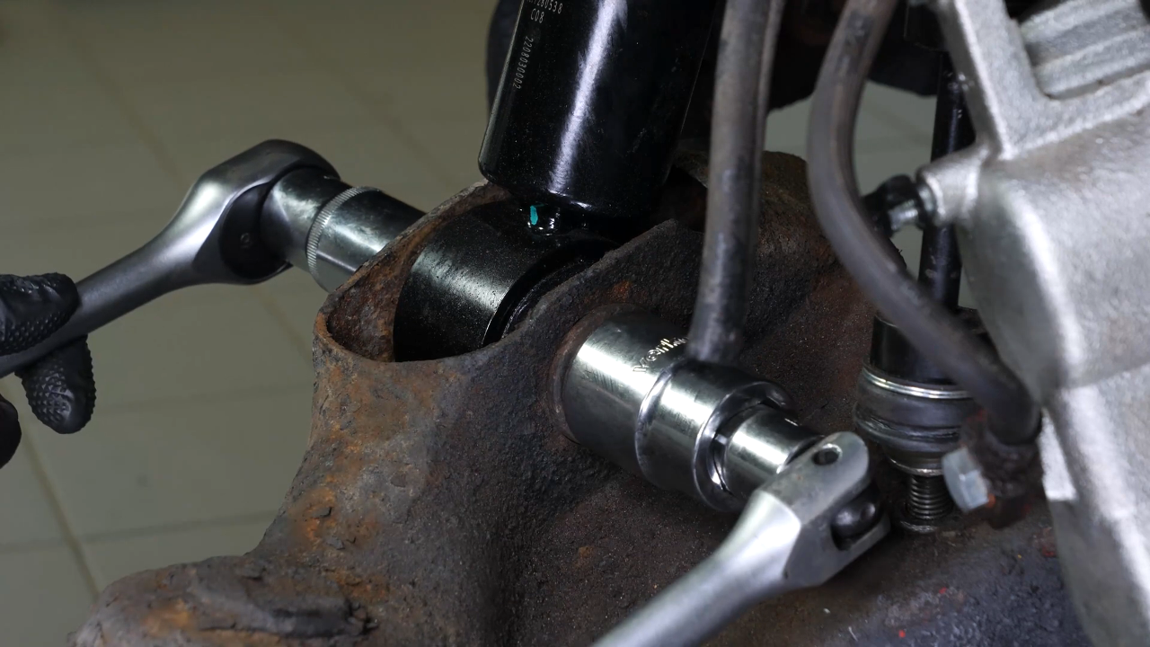 Remove the strut