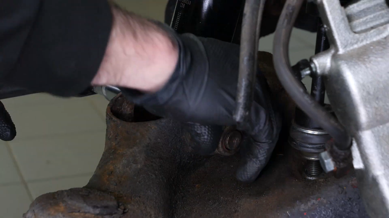 Remove the strut