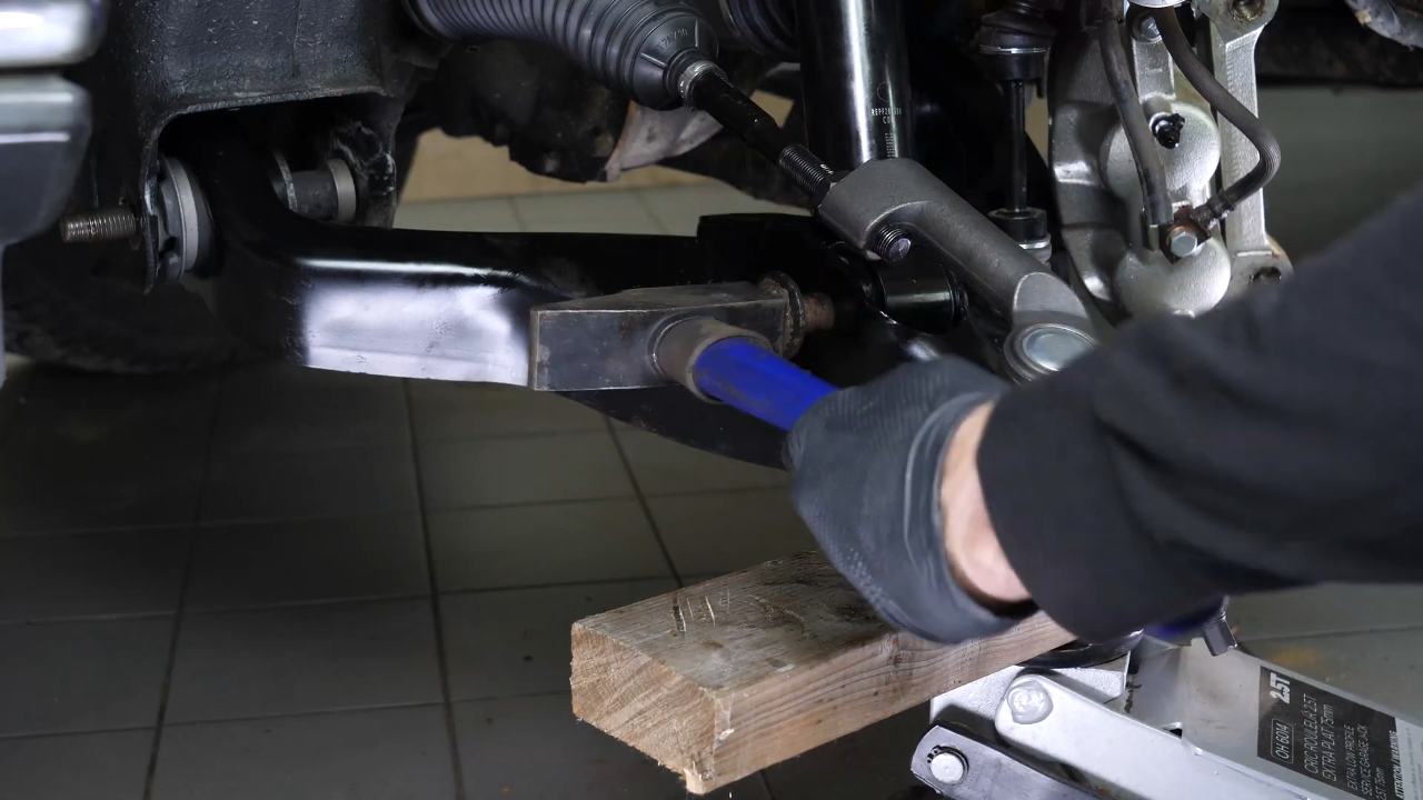 Install the new strut