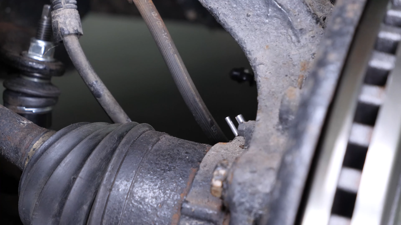 Remove the wheel hub actuator