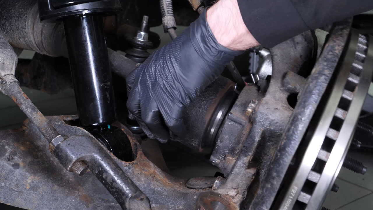 Remove the wheel hub actuator