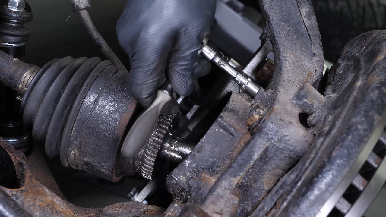 Remove the wheel hub actuator