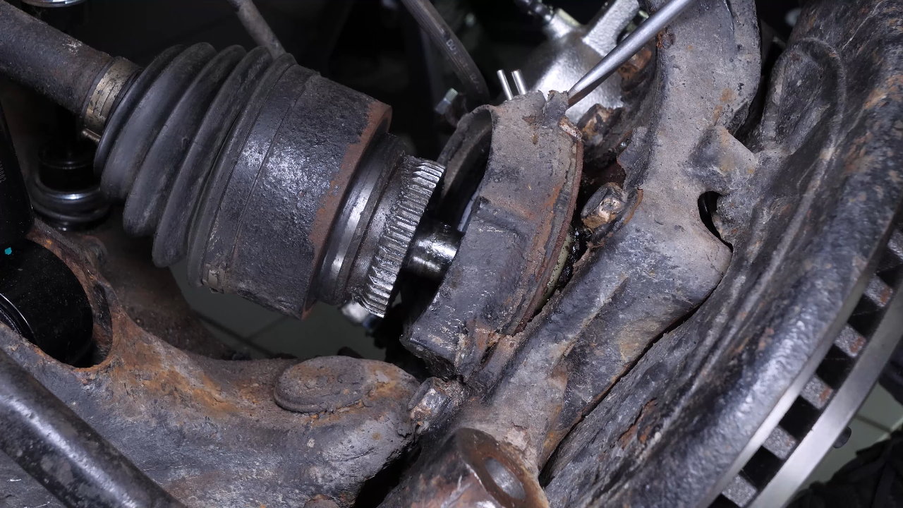 Remove the wheel hub actuator