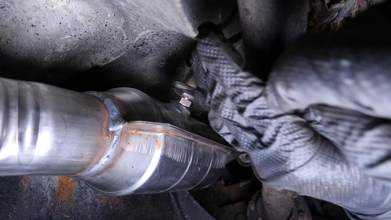 Disconnect the oxygen sensor