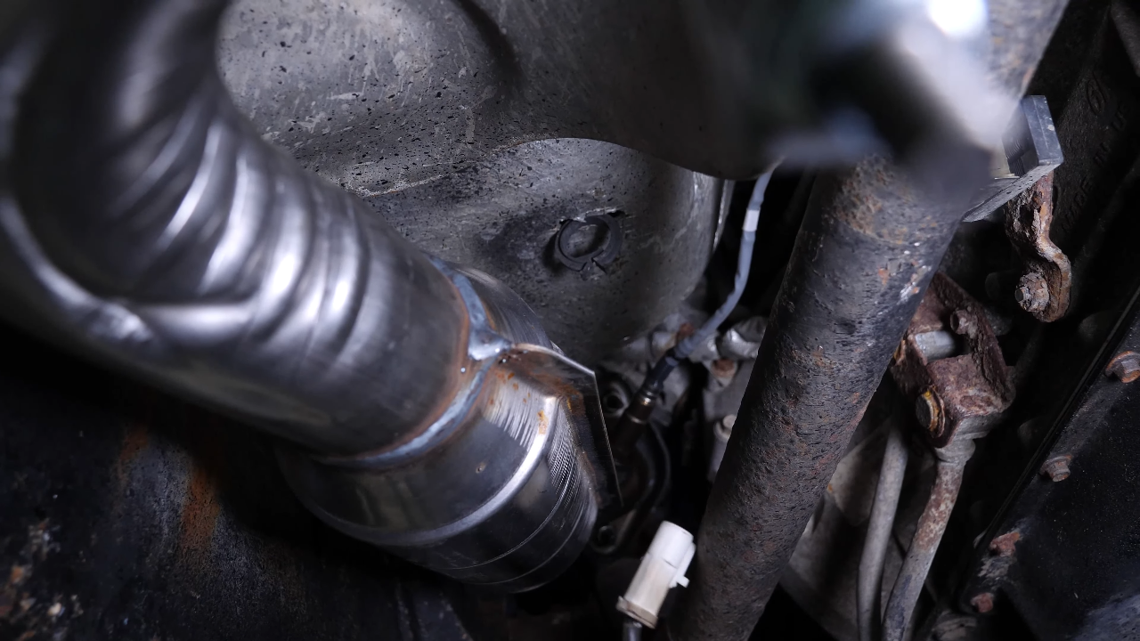Disconnect the oxygen sensor