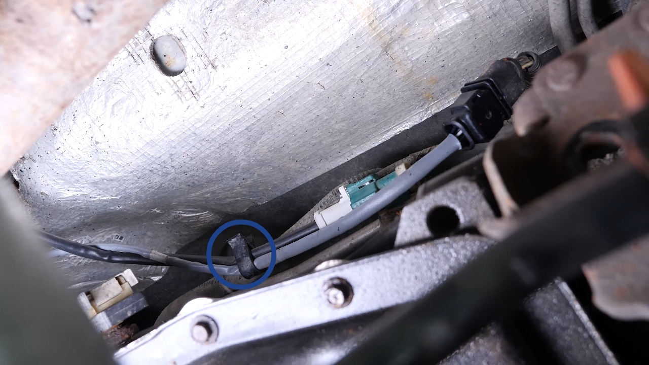 Screw the oxygen sensor back + tightening torques