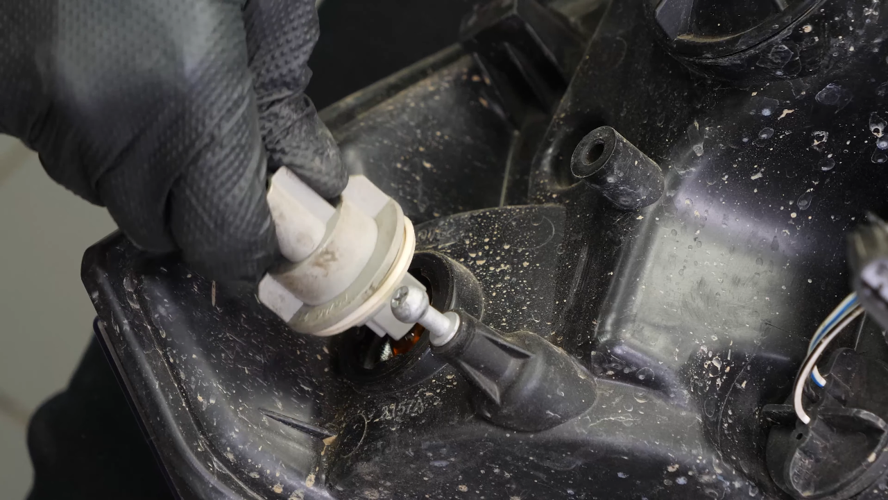 Replace turn signal bulb