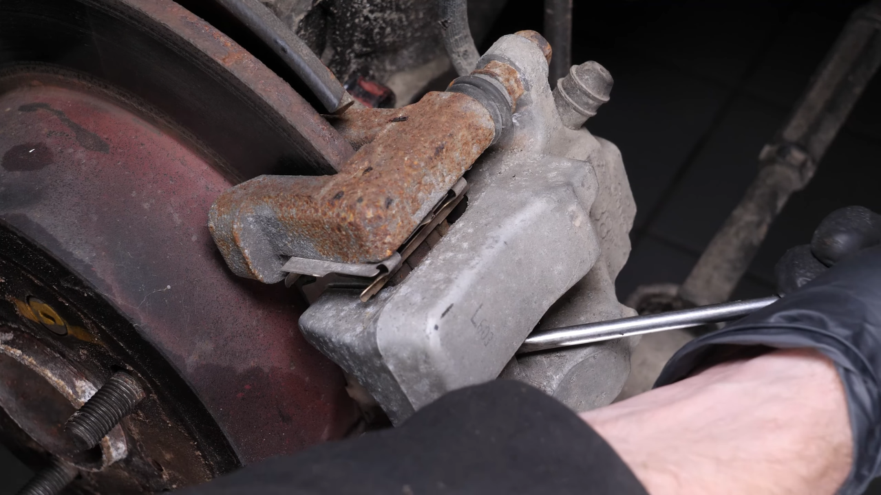 Retract the piston