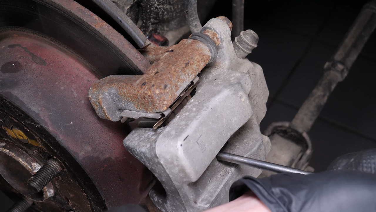 Retract the piston