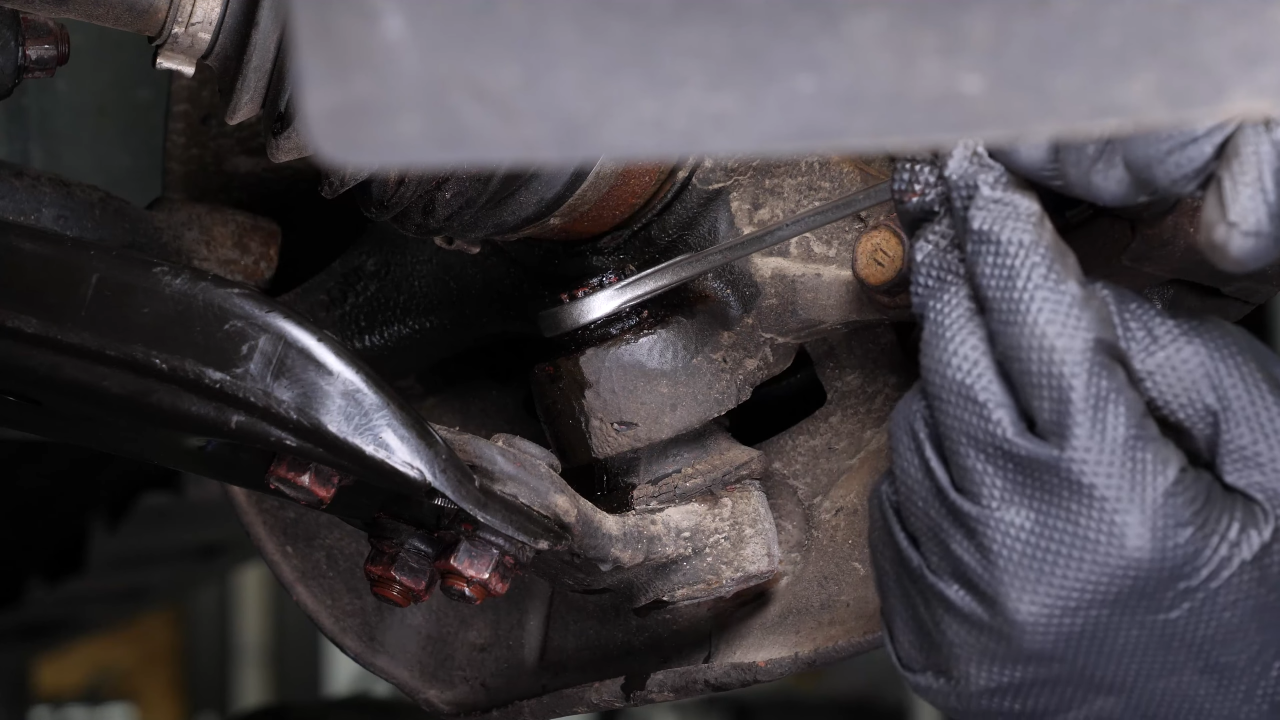 Loosen the lower ball joint upper nut