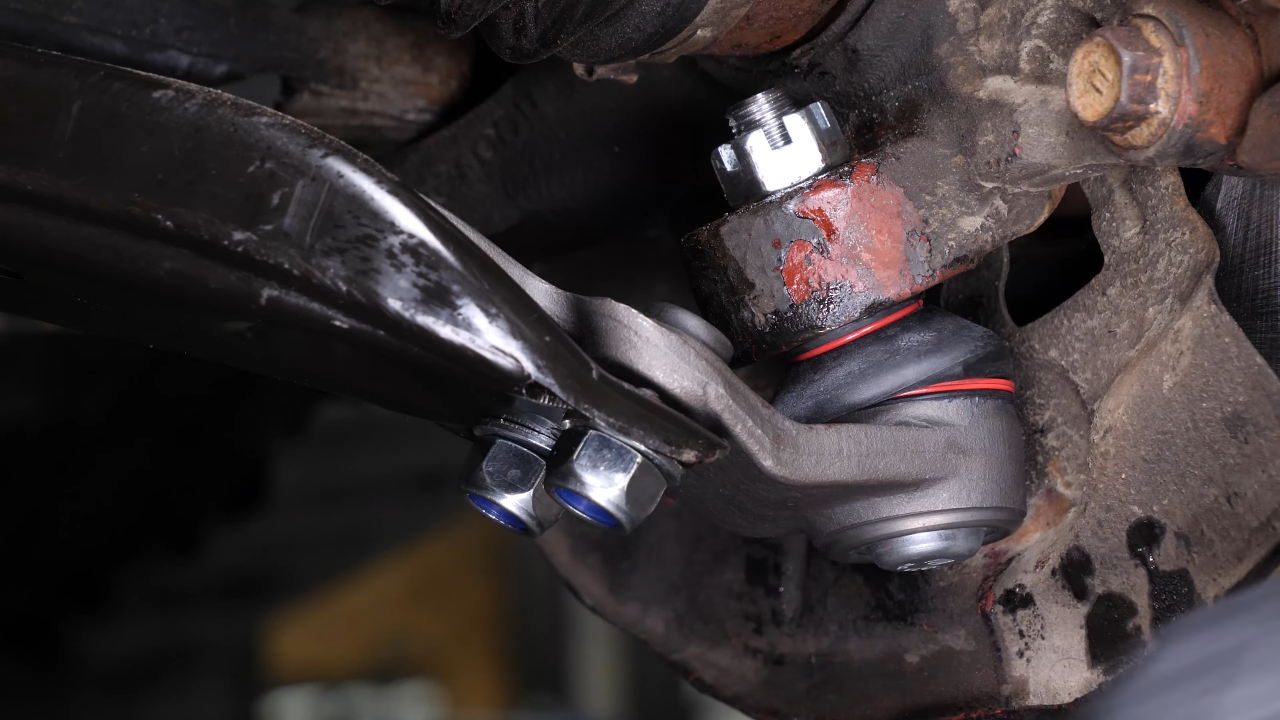 Put the ball joint back